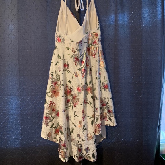 High low dress with flowers - Picture 2 of 2